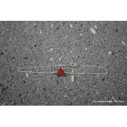 Bracelet en argent et triangle de lave émaillée rouge